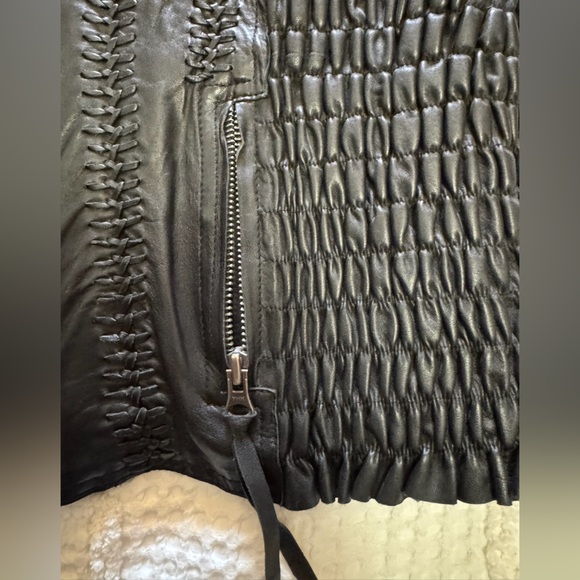 Double D Ranch AMAZING Leather coat.  Worn 2x.  Smoke free home. - Picture 3 of 10